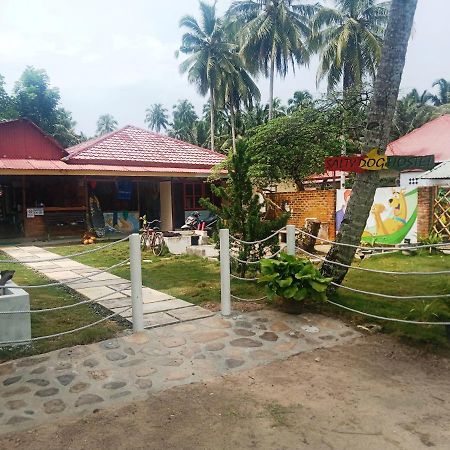 Salty Dog Hostel Telukdalem المظهر الخارجي الصورة