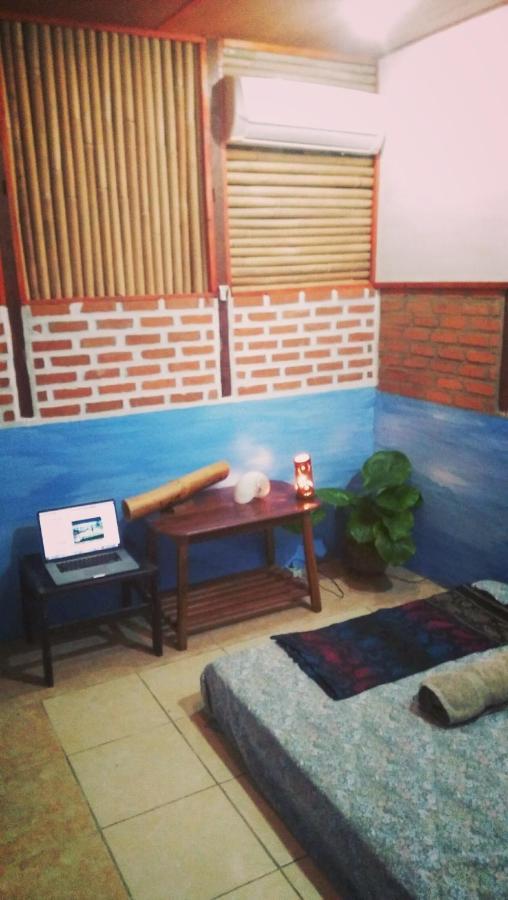 Salty Dog Hostel Telukdalem المظهر الخارجي الصورة